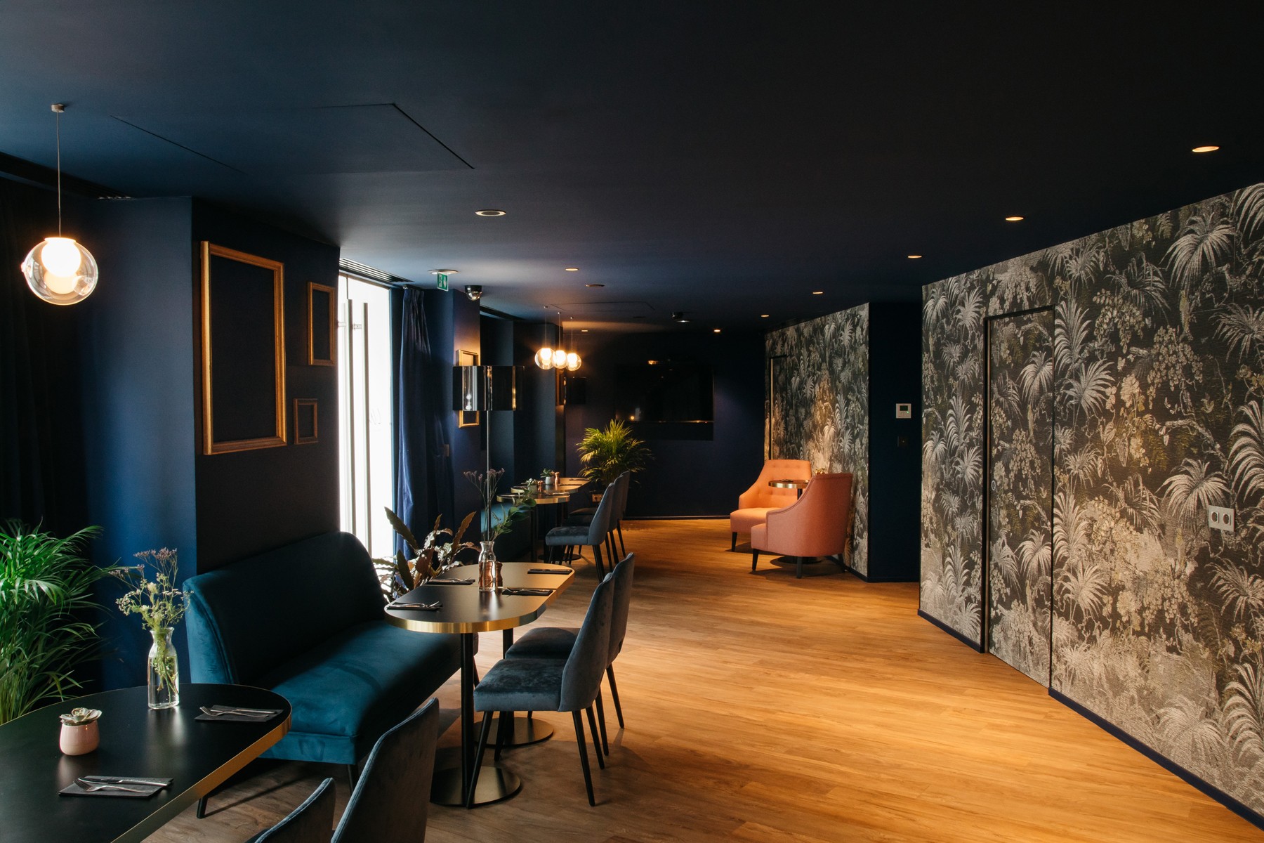 227/Photos/Bar  restaurant/PAGE_BAR__RESTAURANT_-_HEADER_-_CARROUSEL_-_SLIDE_1_-_LILY_WOOD_BAR_RESTAU.jpg